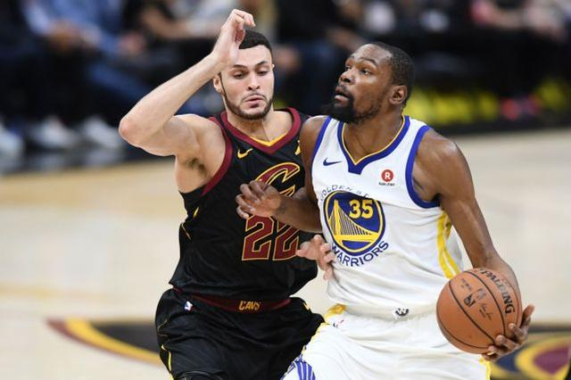 新疆队翻盘太阳，詹姆斯带队取胜