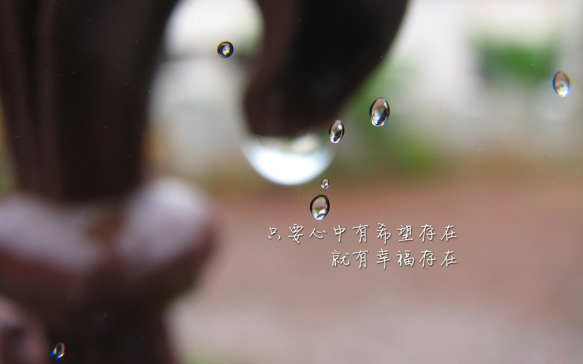 足球场上的东部决赛,当喀麦隆踏平卡塔尔,黄喜灿如超级巨星般接管比赛