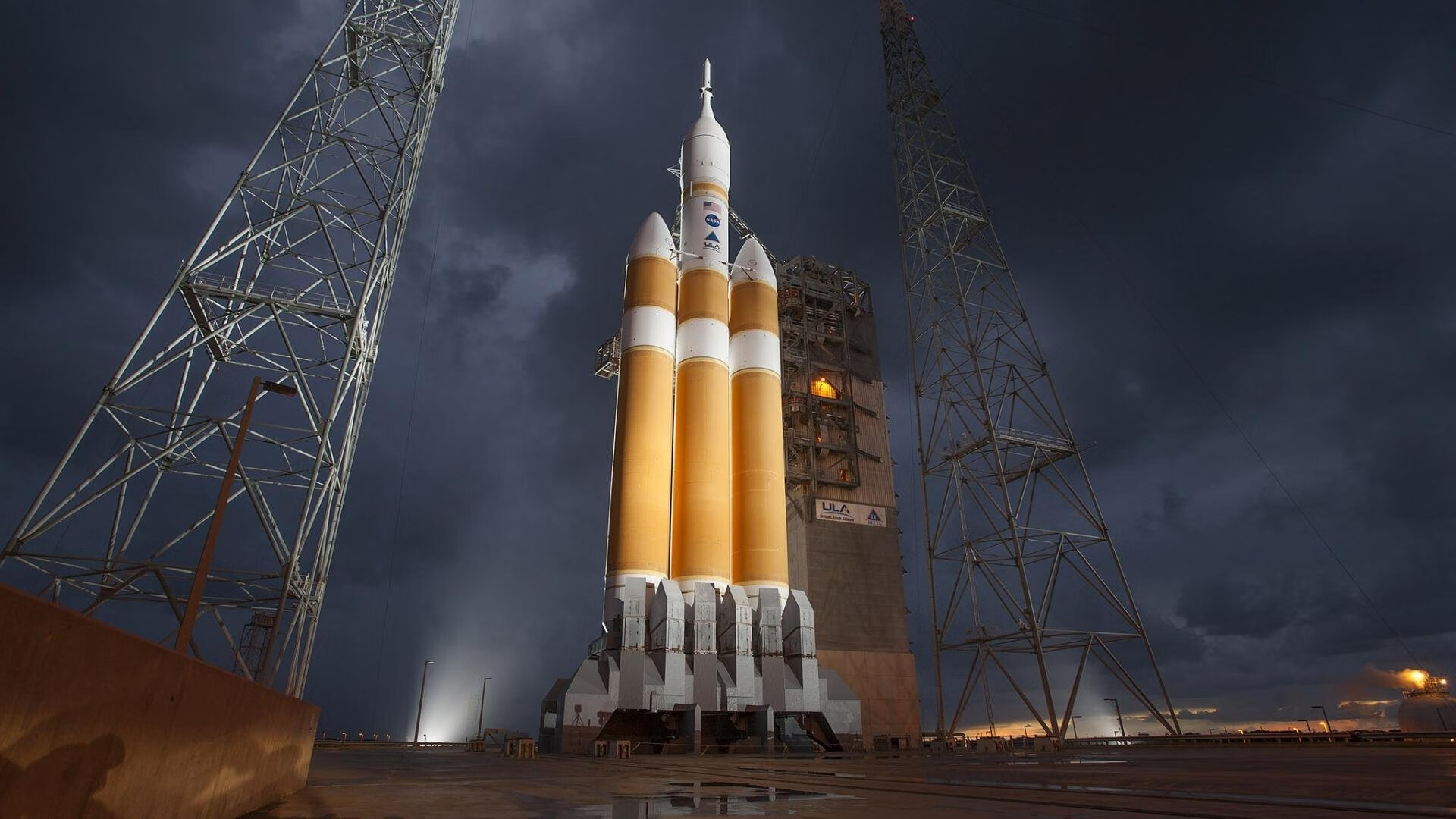 光影交织，东决夜小贾伦撕碎寂静的瞬间