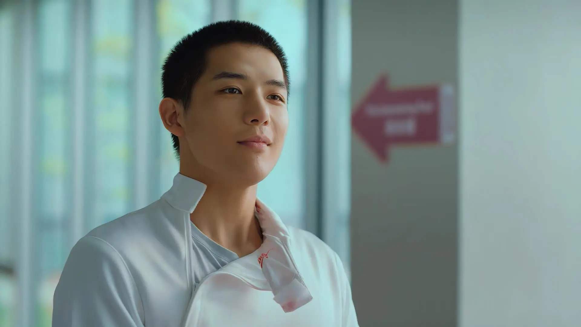 当传奇与凯旋同时奏响，斯通斯的丰碑与塞维利亚的双重奏